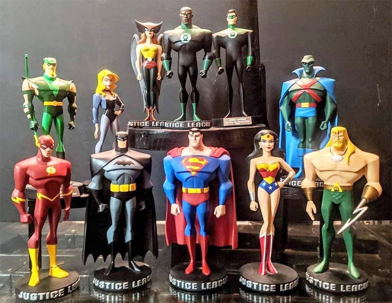 How to collect action figures | 2-Clicks Collectible Figurines